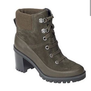 NWT UGG Redwood Boots